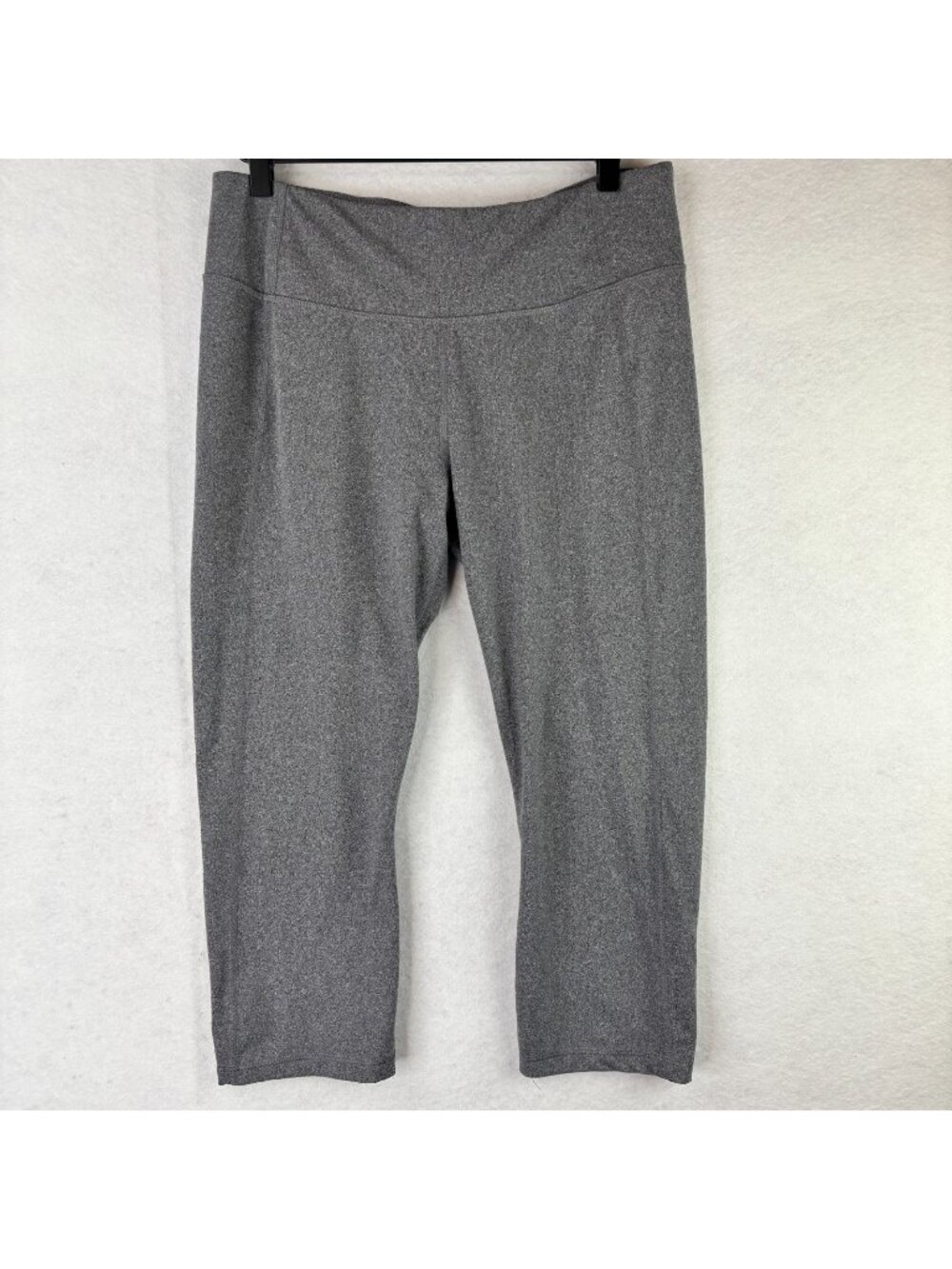 All in Motion Women's Simplicity Sz XL  Mid-Rise Activewear Capri Leggings Gray